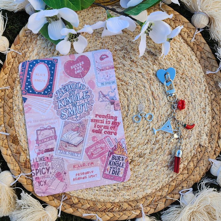 Kindle Decorating Kit with Holographic Insert, Dust Plug, and Chain Charm (Charms WIll Vary)