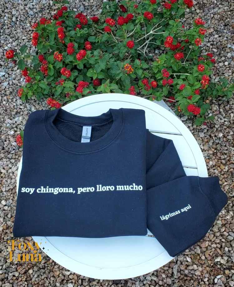 Lloro Mucho Crewneck